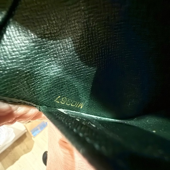 Louis Vuitton Hunter Green Card Holder - Picture 7 of 11